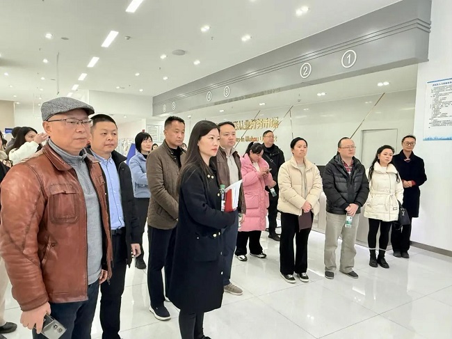 武侯區(qū)多部門領(lǐng)導(dǎo)聯(lián)合考察調(diào)研瑞方人力運(yùn)營的武侯區(qū)人力資源市場 第1張